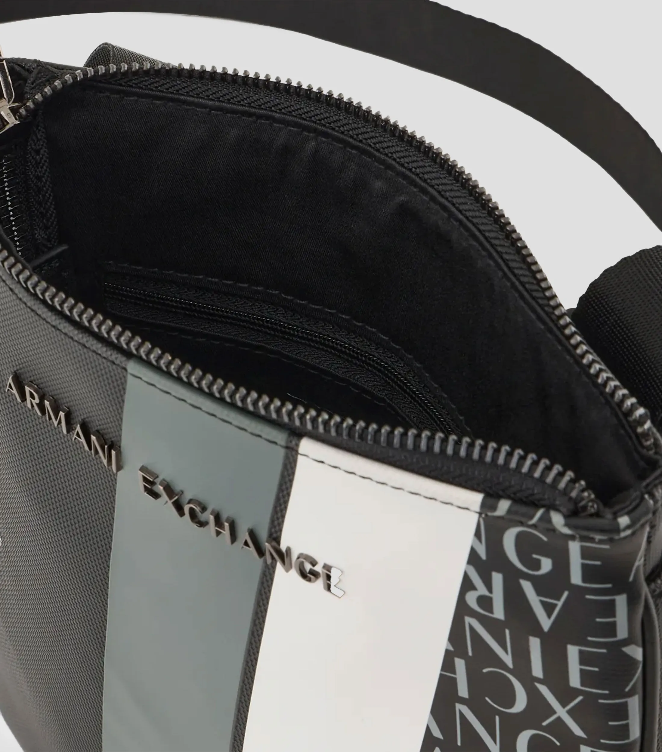A821_Armani Exchange Bolso Messenger Estampado Hombre