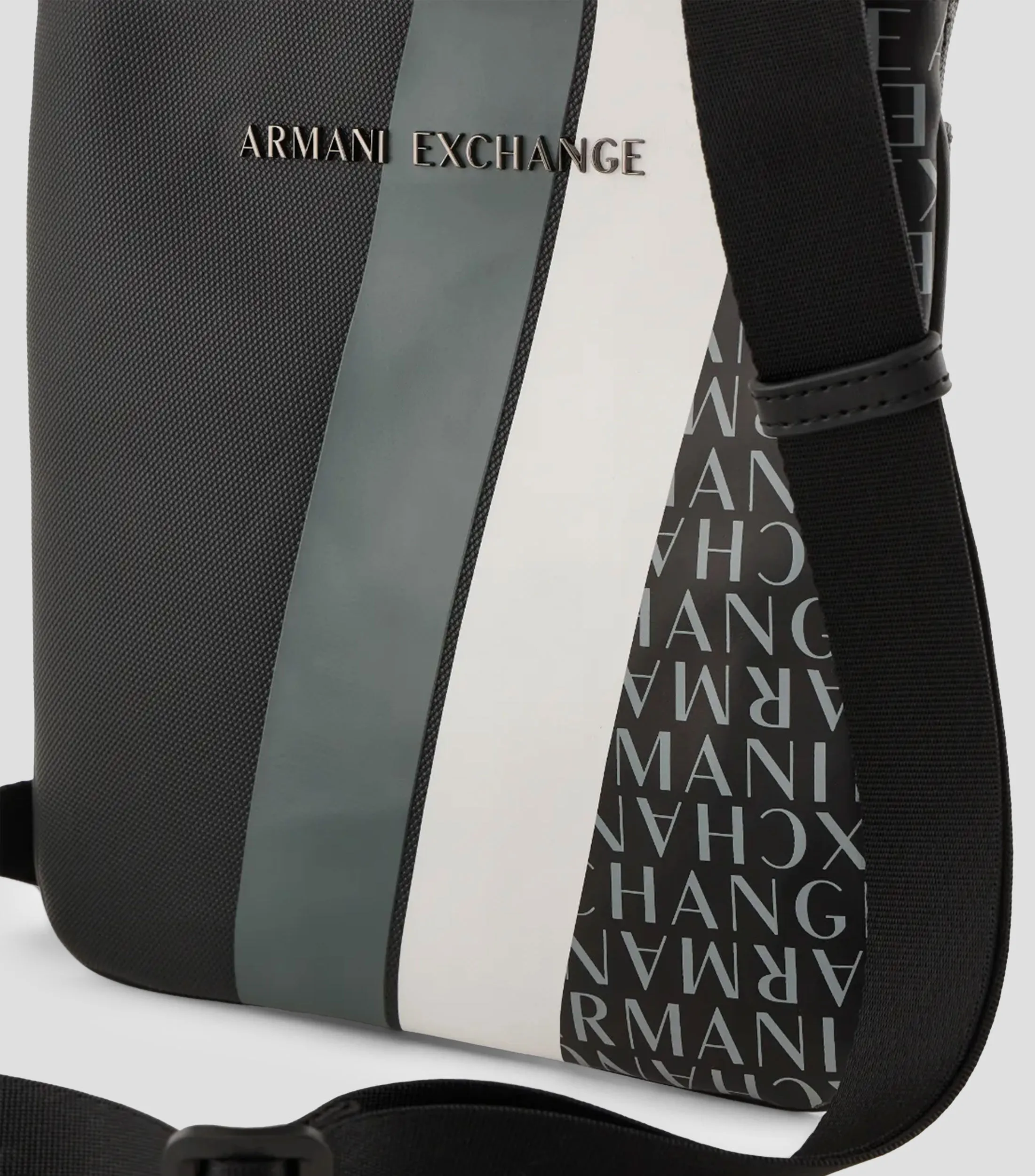 A821_Armani Exchange Bolso Messenger Estampado Hombre