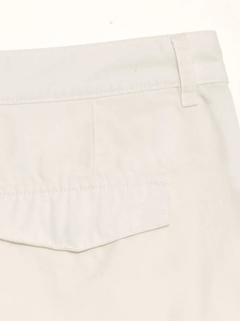 BERMUDAS CON BOLSILLOS EN LOS LATERALES  BLANCO