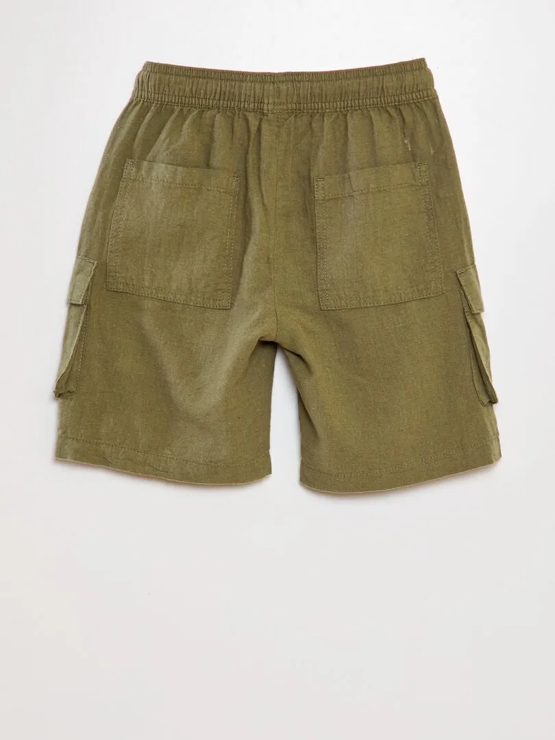 BERMUDAS CON MúLTIPLES BOLSILLOS  VERDE