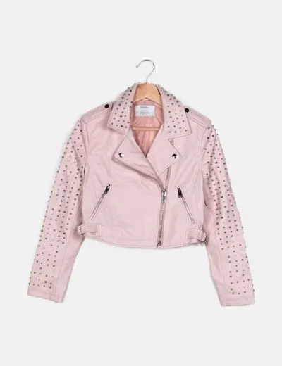 Bershka Chaqueta polipiel rosa detalle tachas