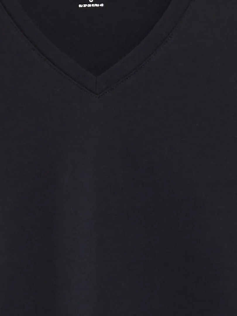 CAMISETA CON CUELLO DE PICO  NEGRO