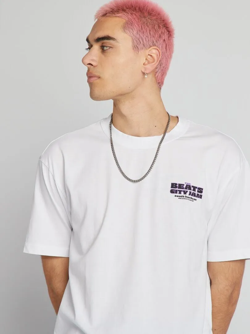 CAMISETA CON ESTAMPADO EN EL PECHO  BLANCO