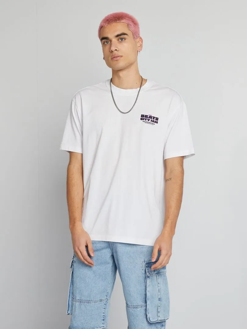 CAMISETA CON ESTAMPADO EN EL PECHO  BLANCO