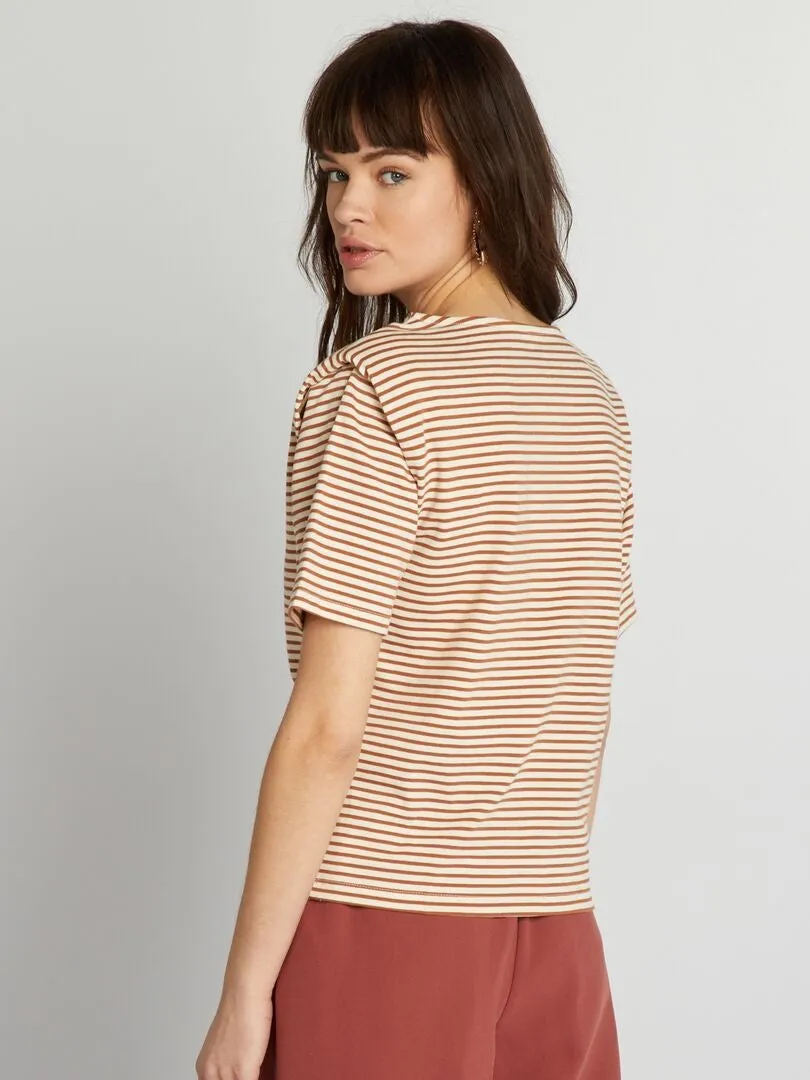 CAMISETA DE RAYAS CON HOMBRERAS  BEIGE