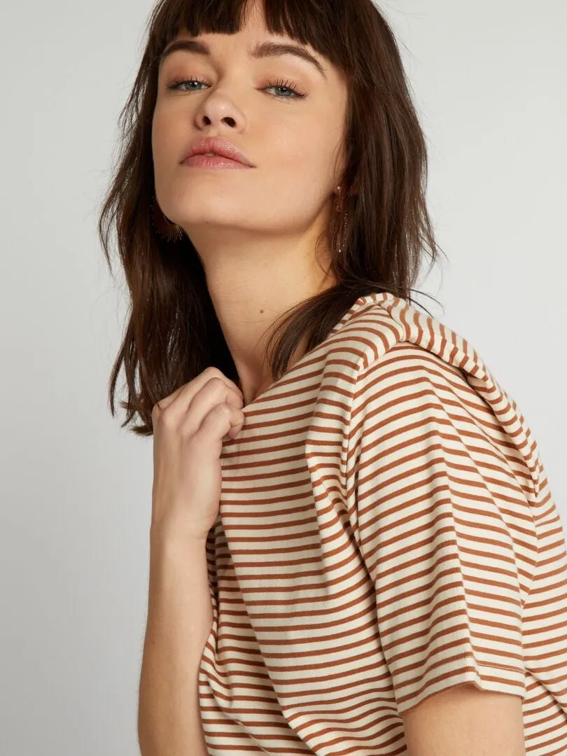 CAMISETA DE RAYAS CON HOMBRERAS  BEIGE