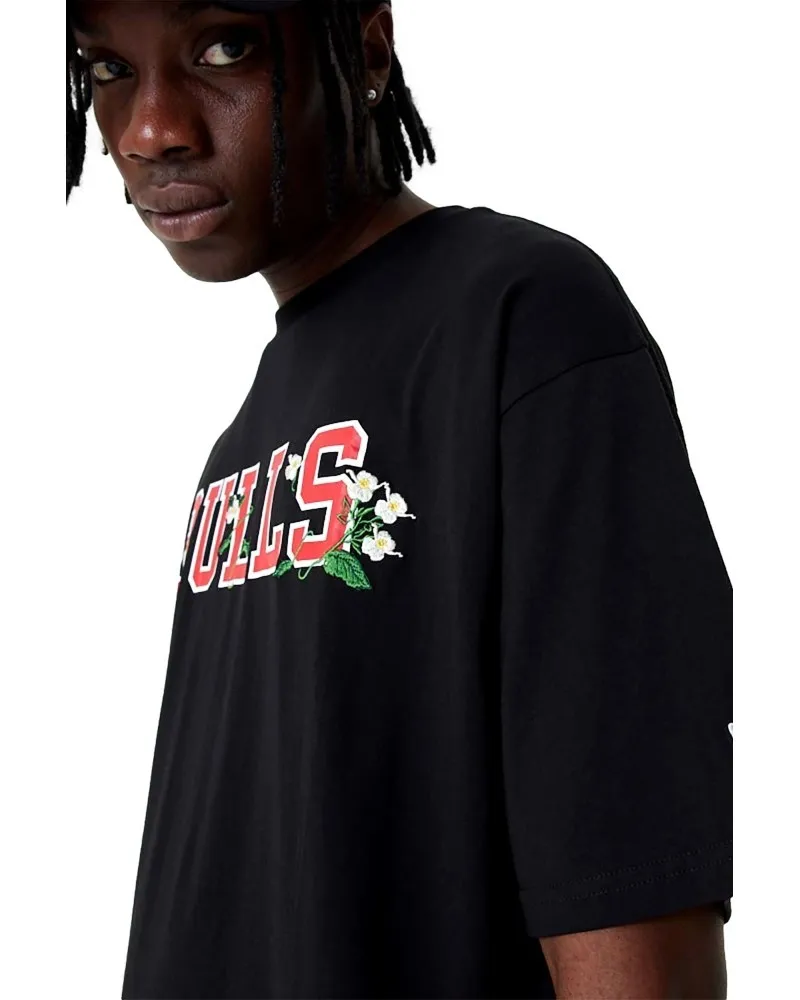 Camiseta new era negra bulls nba floral graphic os tee