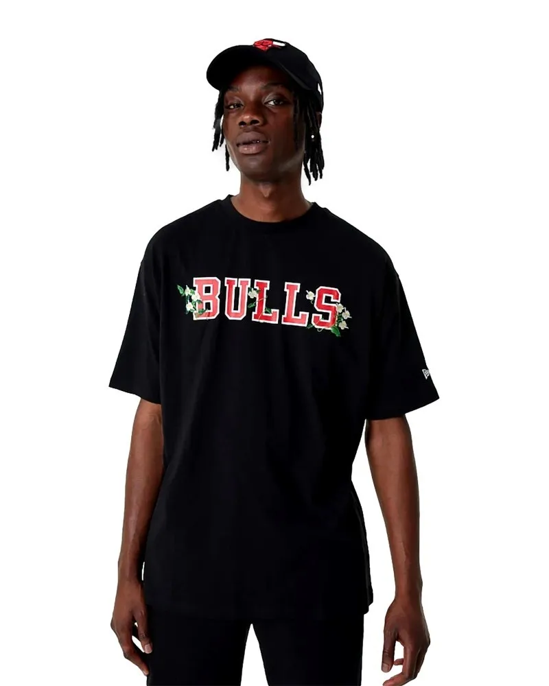 Camiseta new era negra bulls nba floral graphic os tee