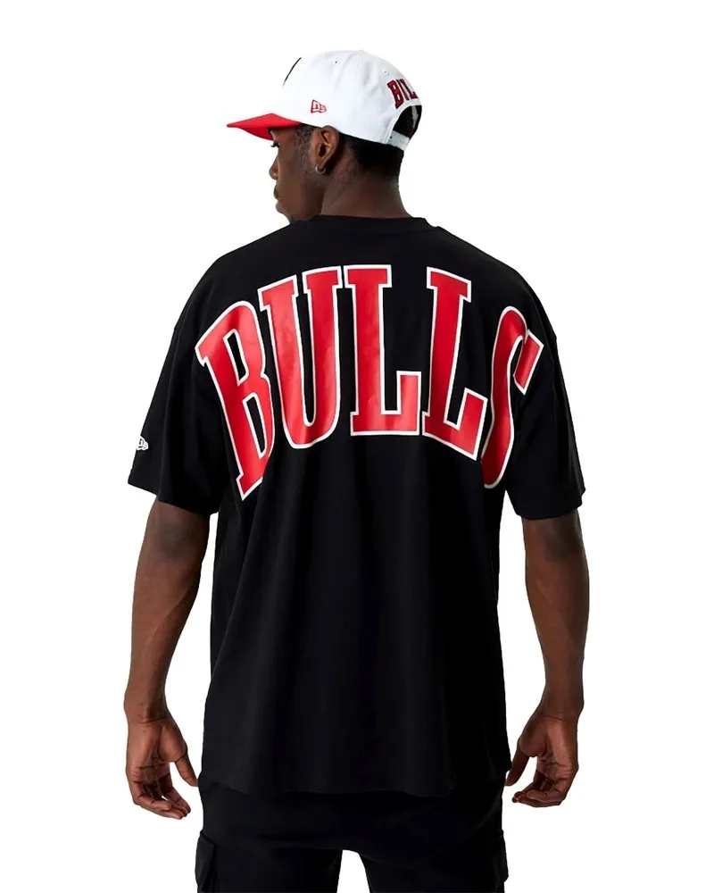 Camiseta new era negra bulls nba infill logo os tee