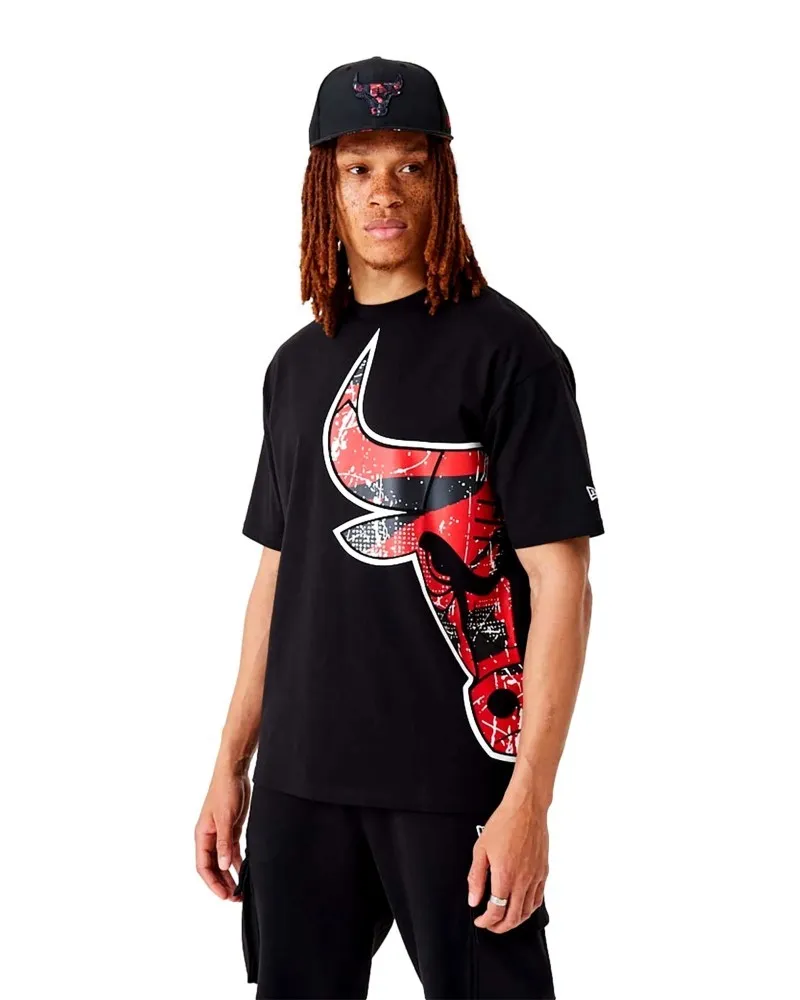 Camiseta new era negra bulls nba large team logo oversized tee