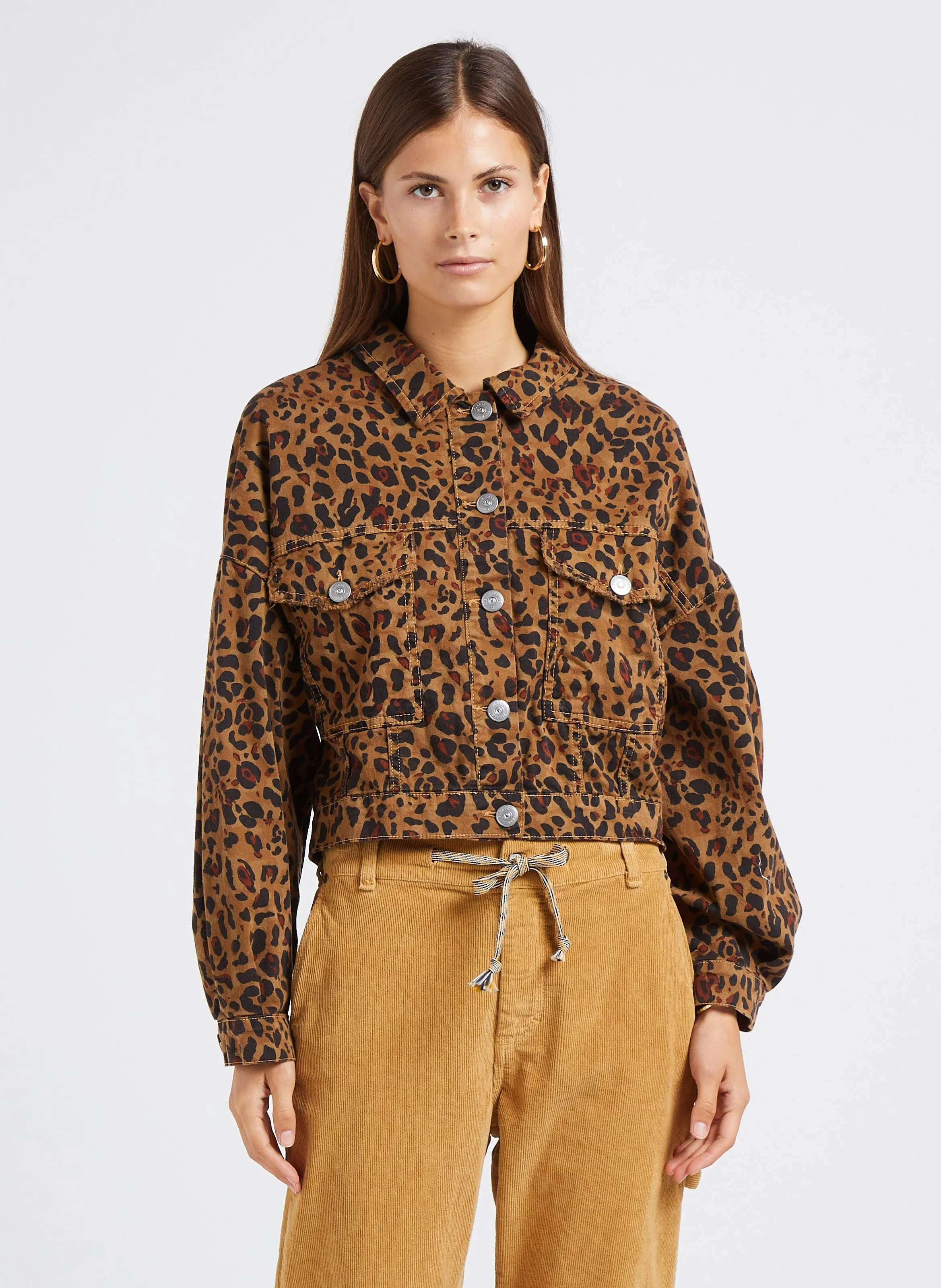 Chaqueta corta de algodón con estampado de leopardo en marron