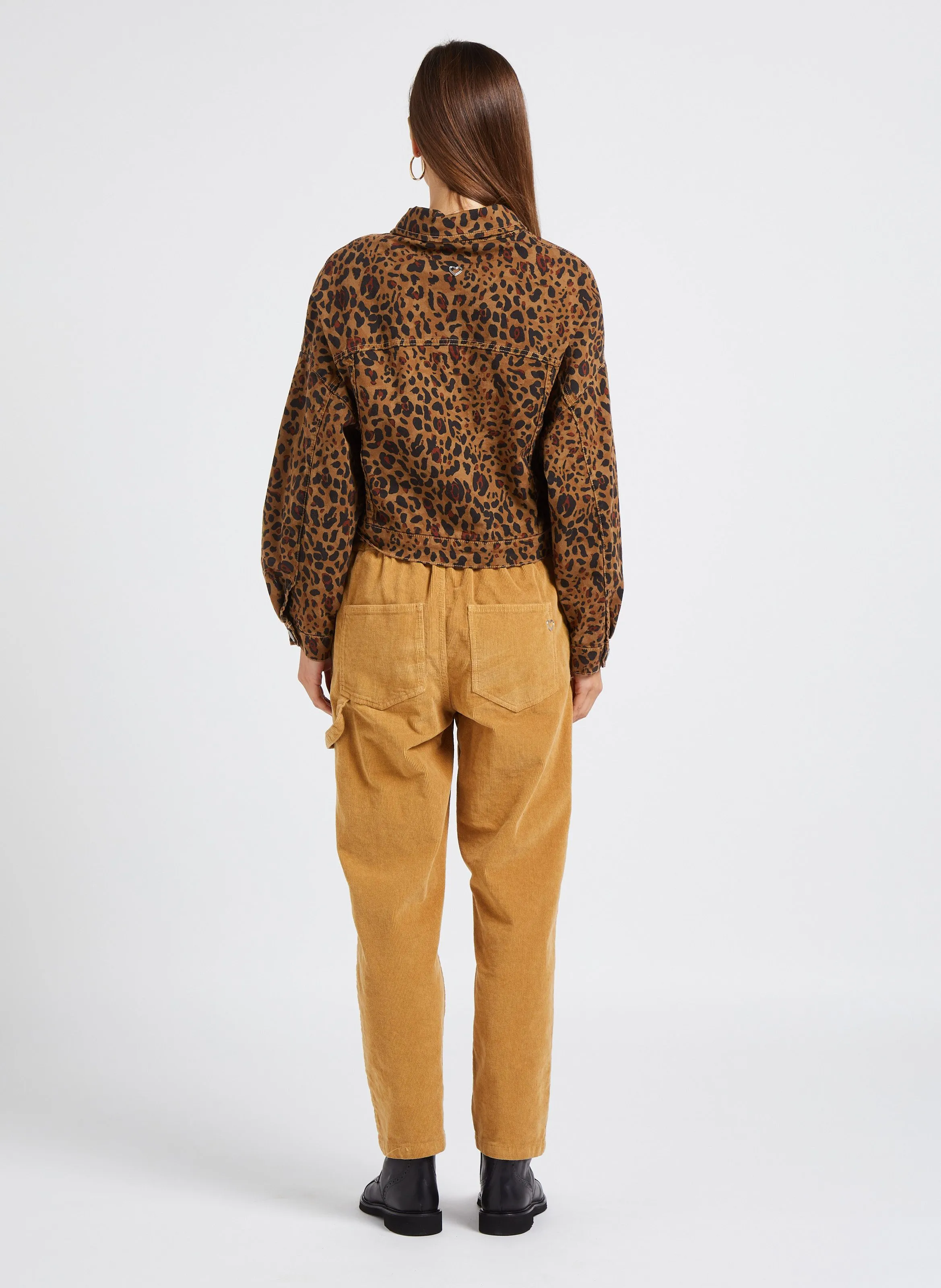 Chaqueta corta de algodón con estampado de leopardo en marron