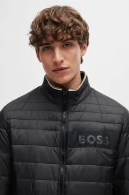 Chaqueta repelente al agua con cinta de logo en 3D