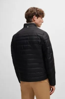 Chaqueta repelente al agua con cinta de logo en 3D