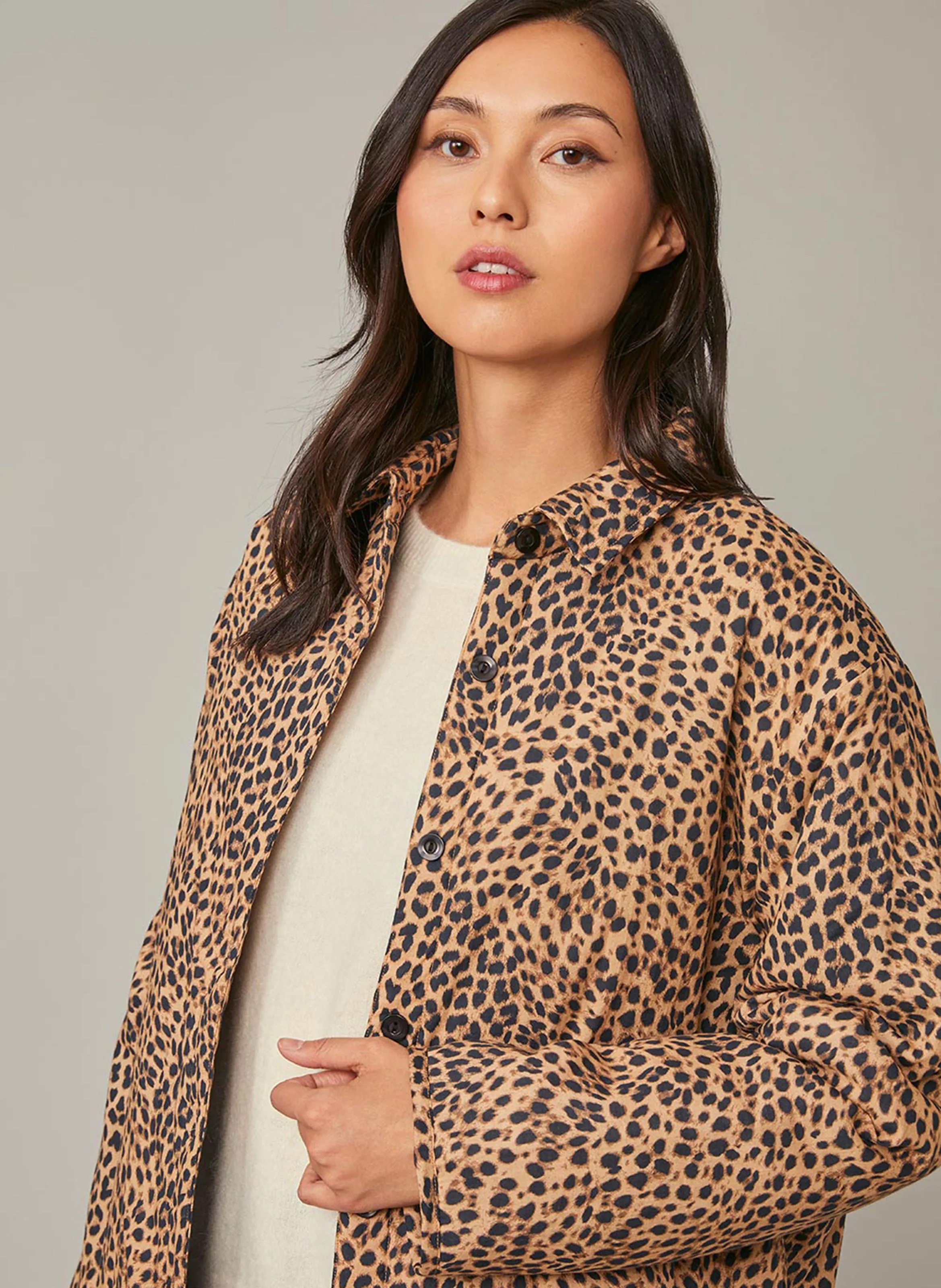 FABRICIA  CHAQUETA CON CUELLO CLáSICO DE ALGODóN ESTAMPADO EN MARRON