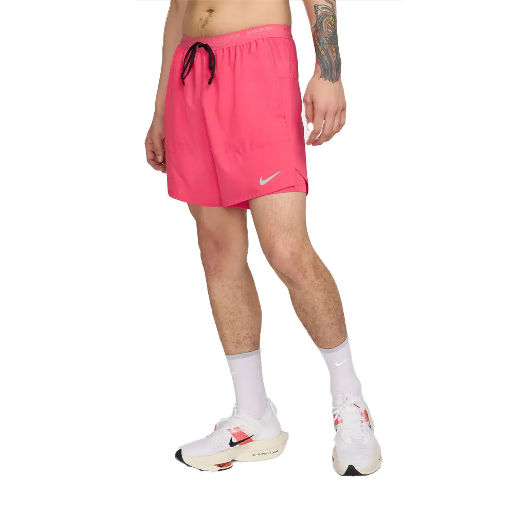 NIKE STRIDE DRIFIT 7 PULGADA 2 EN 1 PANTALONES CORTOS RUNNING  FA24