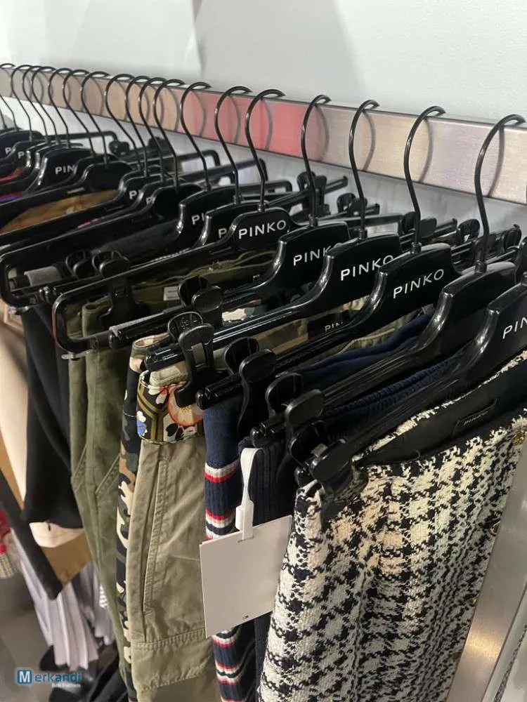 Pinko stock de ropa de mujer