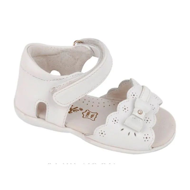 Sandalias para niña de piel con lazo