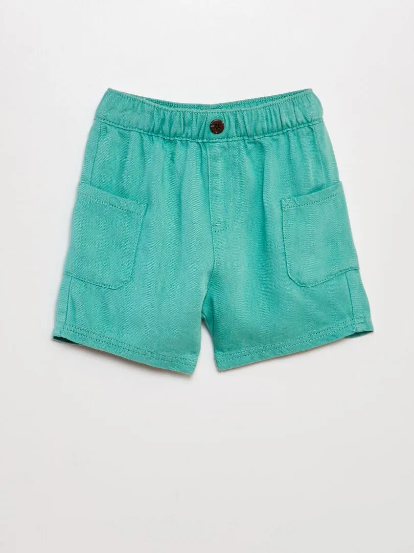 SHORT CON BOLSILLOS DE PARCHE  VERDE