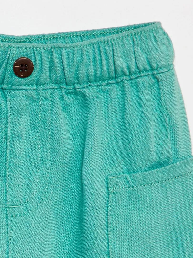 SHORT CON BOLSILLOS DE PARCHE  VERDE