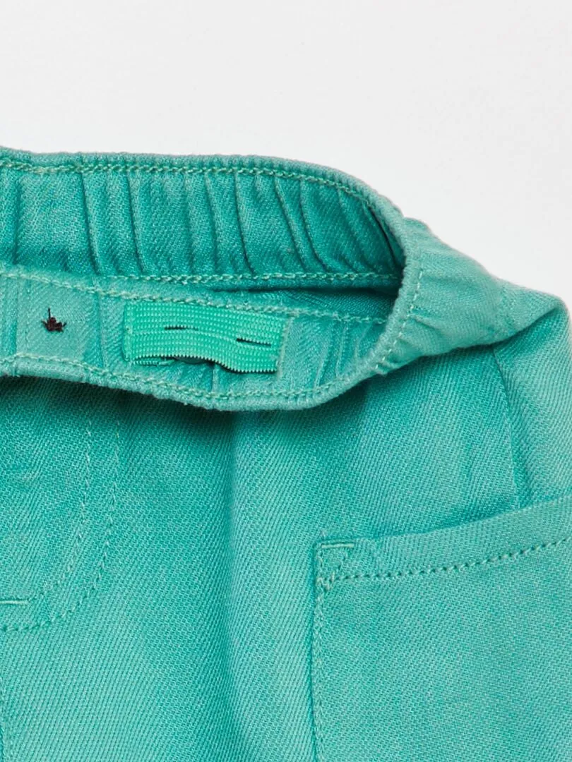 SHORT CON BOLSILLOS DE PARCHE  VERDE