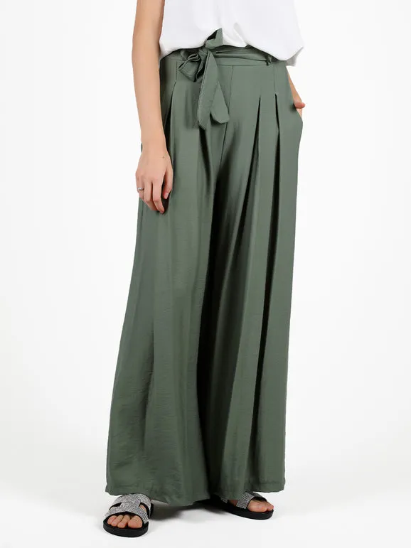 Solada Pantalón de mujer con cintura alta elástica y pernera ancha.