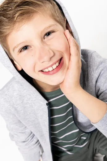 Sudadera capucha y cremallera niños