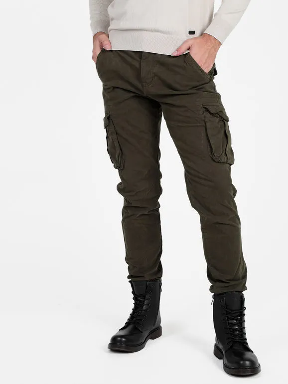 Tony Backer Pantalón de hombre con grandes bolsillos laterales y puños.