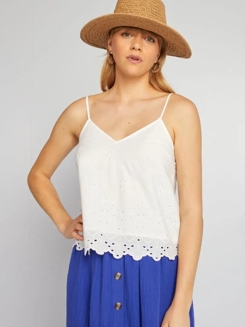 TOP CON BORDADO INGLéS  BEIGE