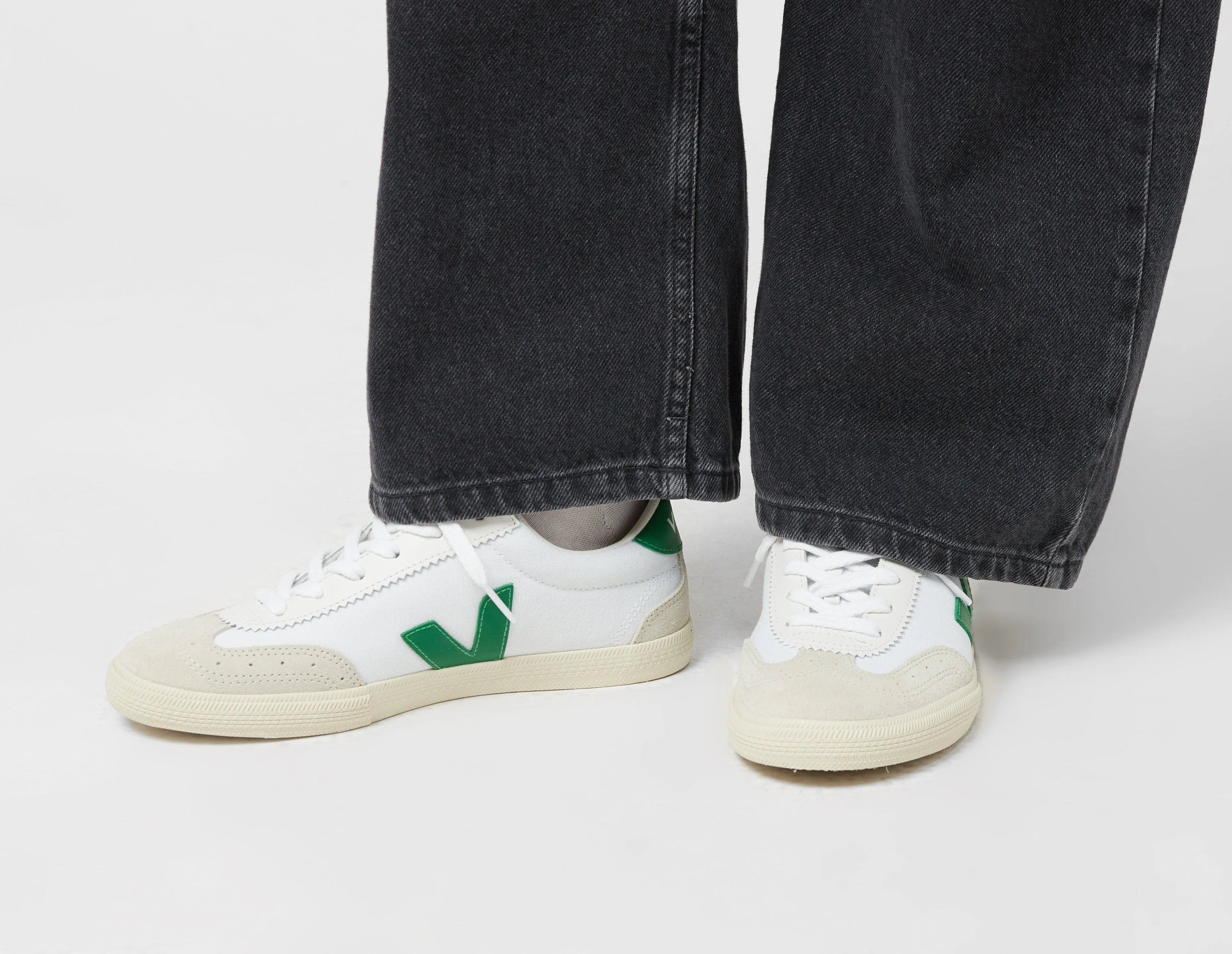Veja Volley Canvas Women's