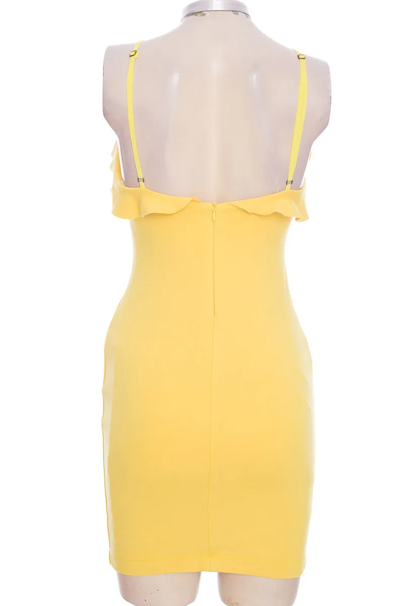 VESTIDO / ENTERIZO COLOR AMARILLO  ZARA