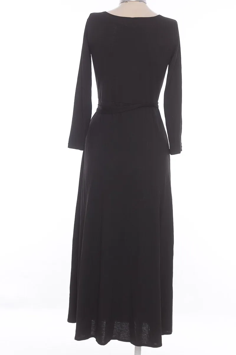 VESTIDO / ENTERIZO COLOR NEGRO  E  FEITE